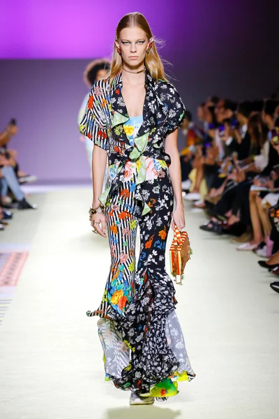 Look 32